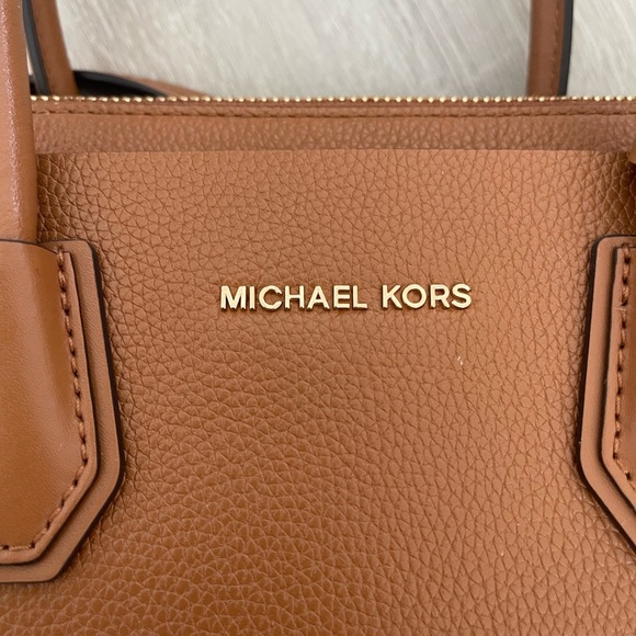 MICHAEL KORS - Mercer Medium Pebbled Belted Satchel - Picture 6 of 11